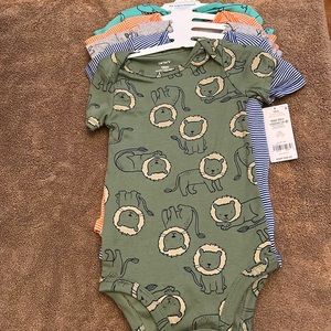 Carter’s 5 piece onesies